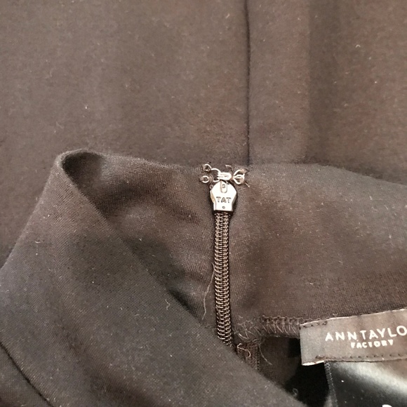 EUC Ann Taylor Factory Mock Turtleneck Top Sz S - Picture 4 of 5